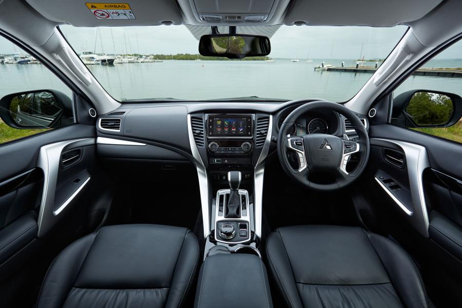 Торпедо Mitsubishi Pajero Sport GLS 2015 года  (AU) (фото 2 из 8)